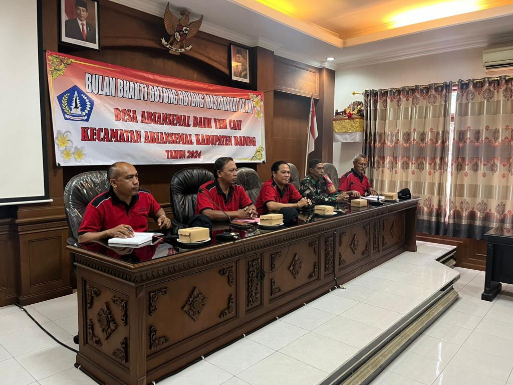 Perbekel Desa Abiansemal Dauh Yeh Cani Resmi Buka Pelaksanaan Bulan Bhakti Gotong Royong Masyarakat Ke-XXI